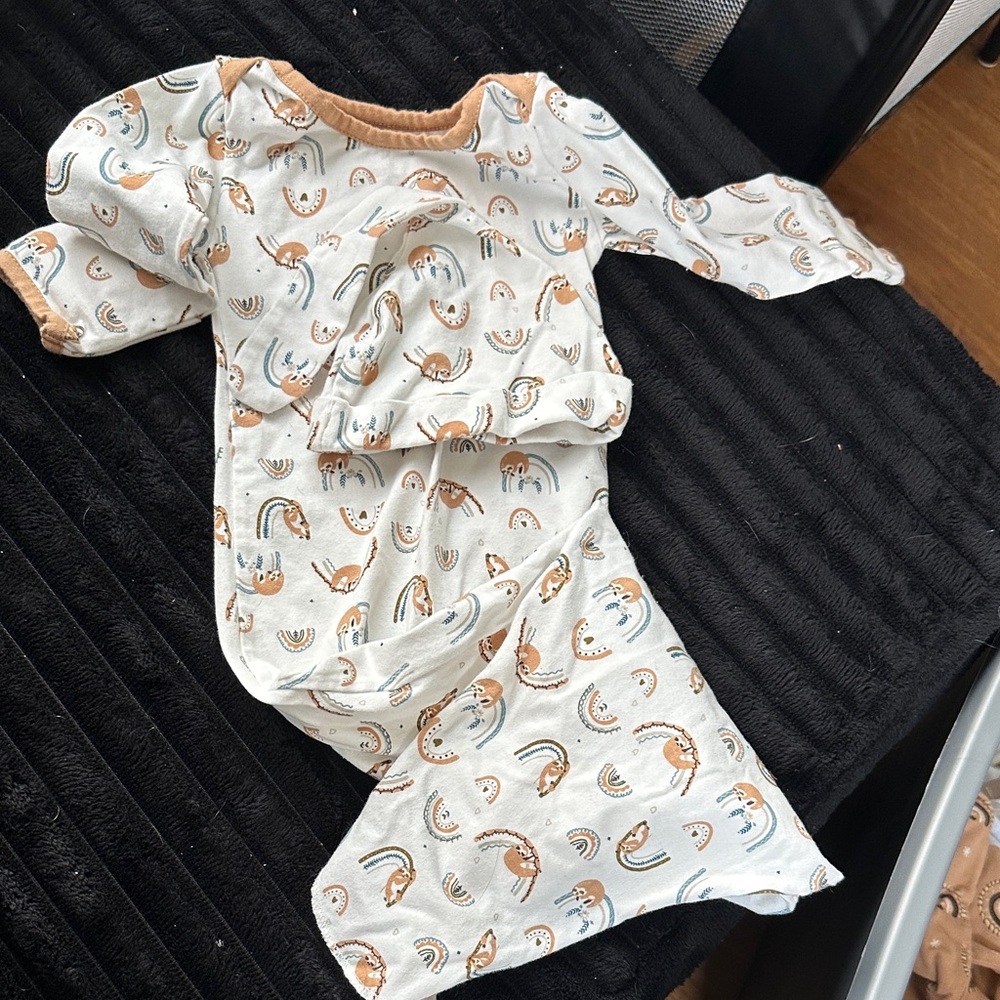 Kids Pajamas Long Sleeve Set with Sloth & Rainbow Print - Cream & Tan